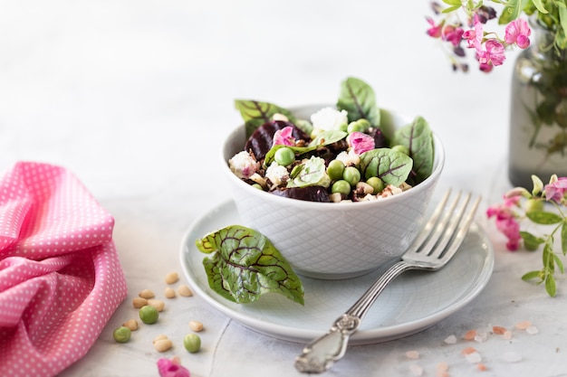 Miseczka z kolorowym daniem